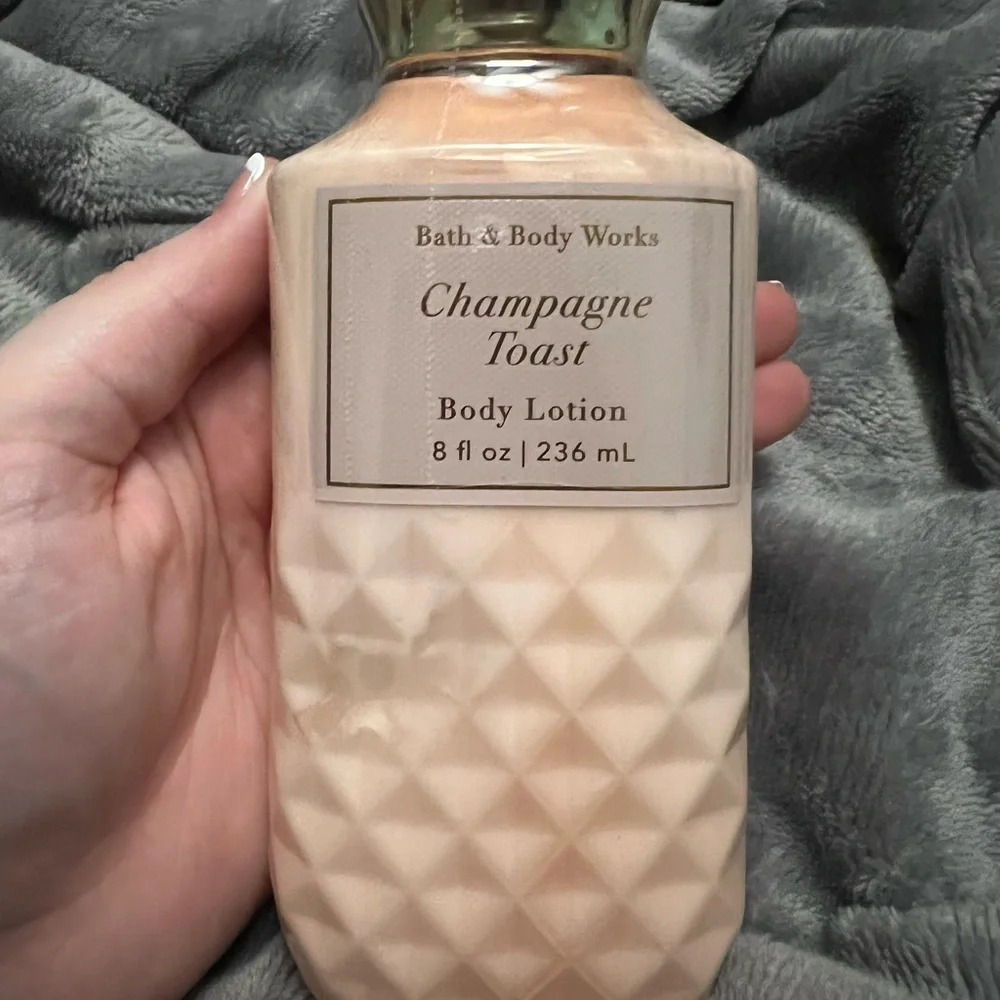 NWT Champagne Toast Body Lotion